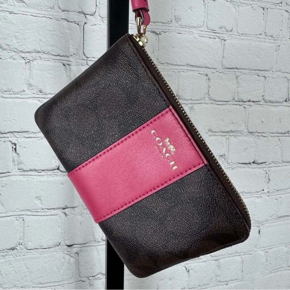 Coach wristlet signature